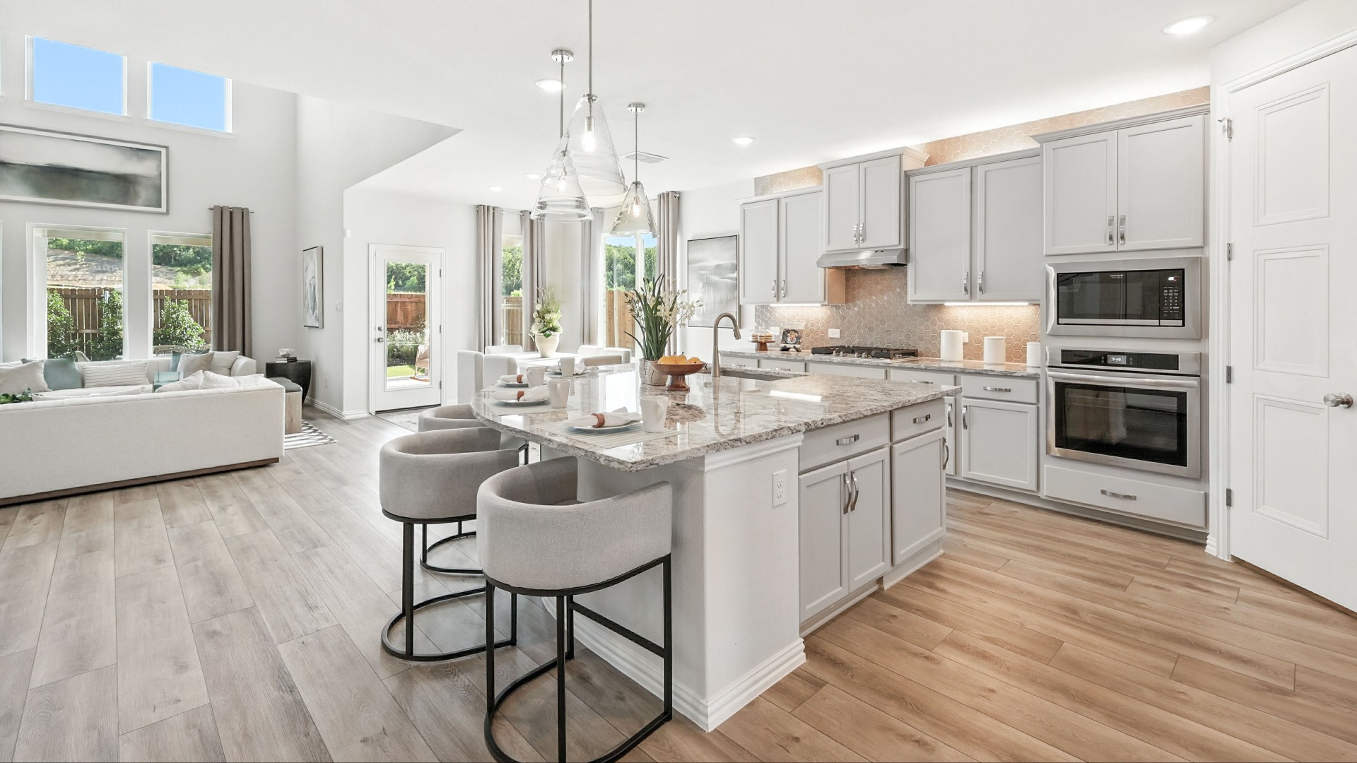 Rosewood at 4619 Plump Jack Drive, Arlington, Texas: photo 3