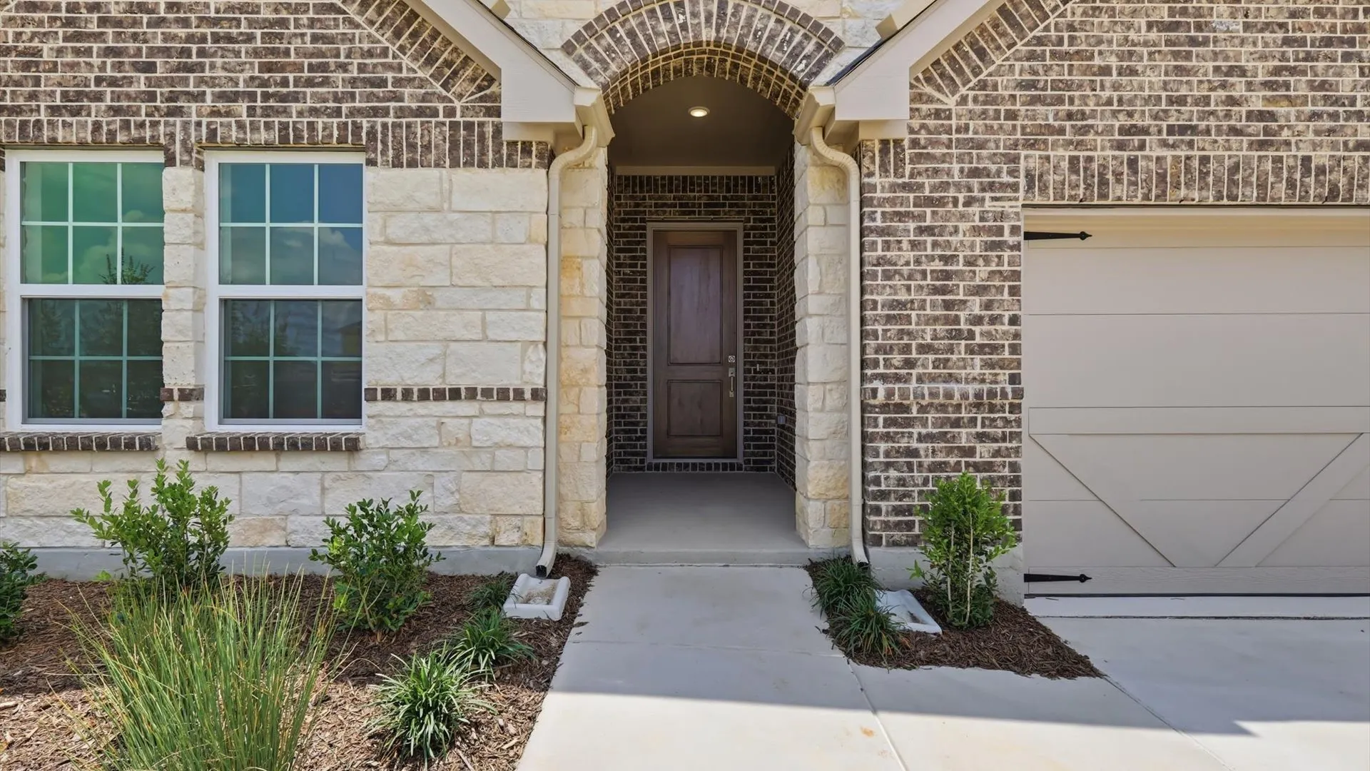 Juniper at 2824 Alcove Lane, Corinth, Texas: photo 2