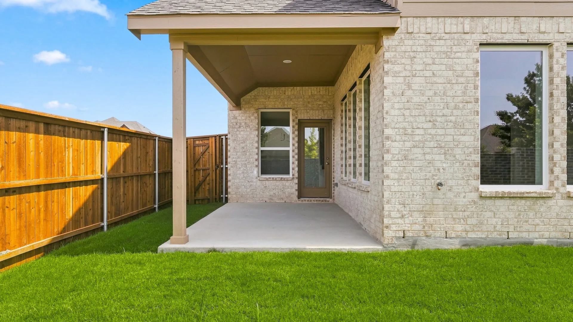 Elm at 2712 Alcove Lane, Corinth, Texas: photo 2