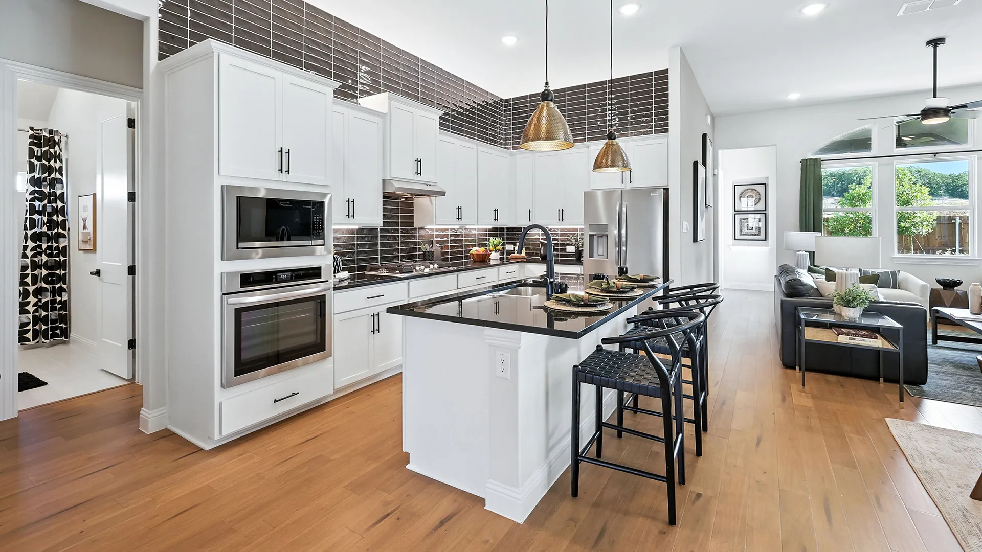 Juniper at 4663 Plumpjack Drive, Arlington, Texas: photo 3