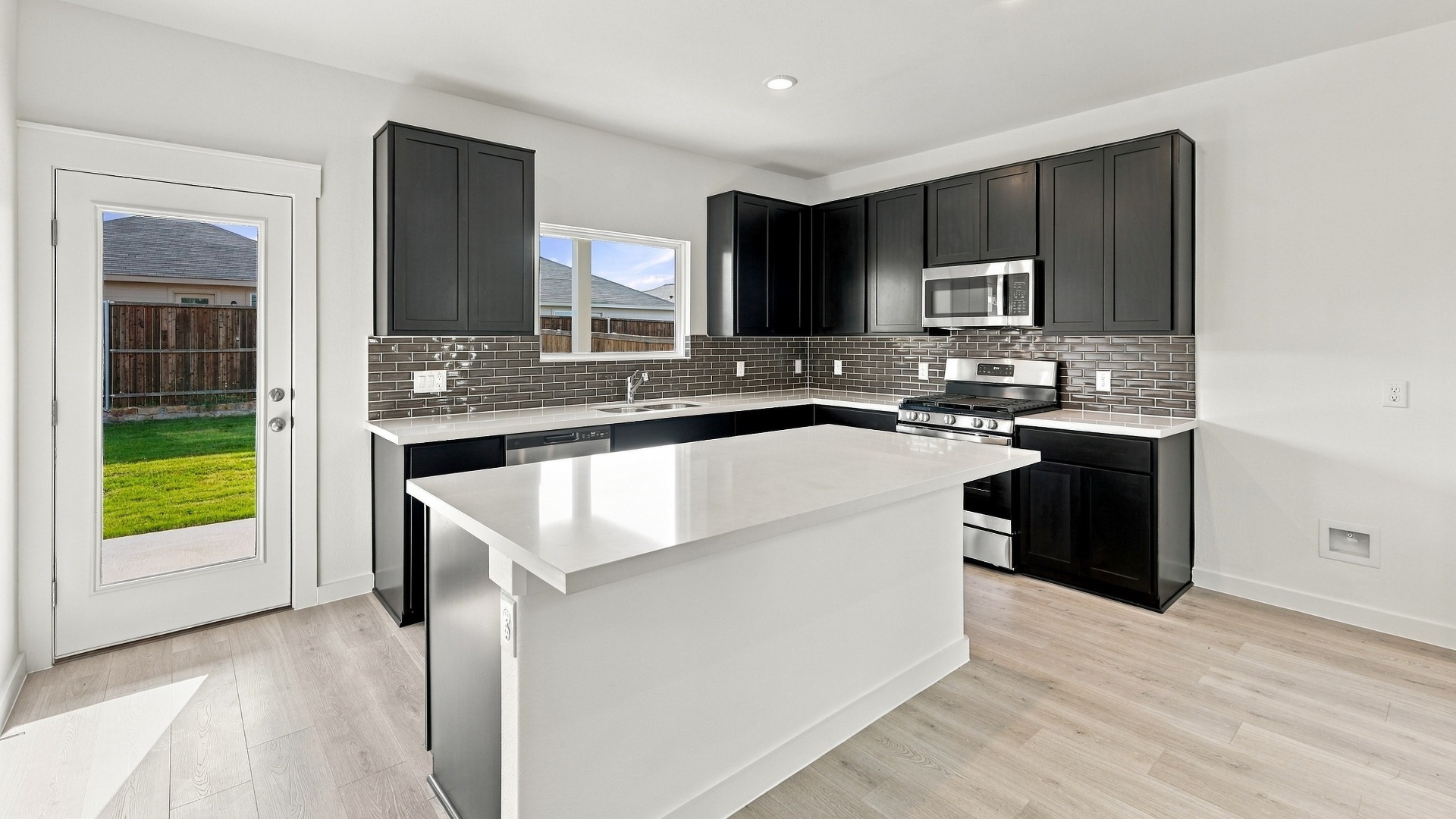 Latitude at 1710 Glacial Beech Lane, Forney, Texas: photo 3