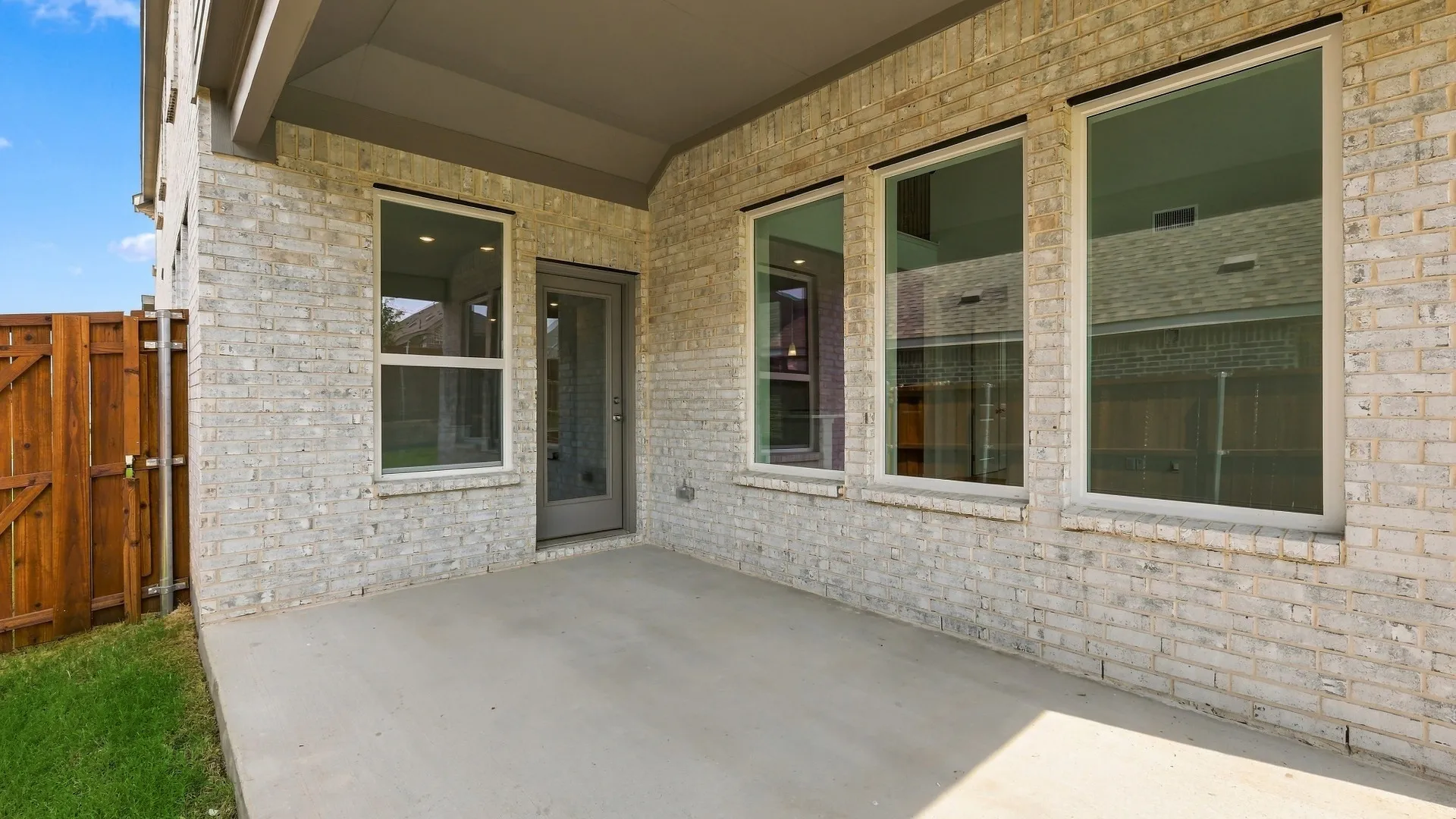 Elm at 936 Alberta Spruce Road, Fort Worth, Texas: photo 2